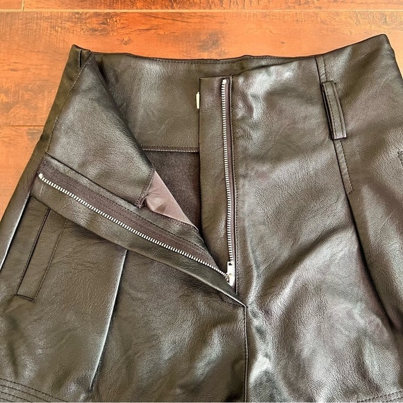TOPSHOP Faux Leather Black High Rise Shorts Size US 4 - Picture 4 of 8